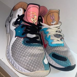 Space Jam Bugs Bunny and Lola Bunny sneaker size 9.5